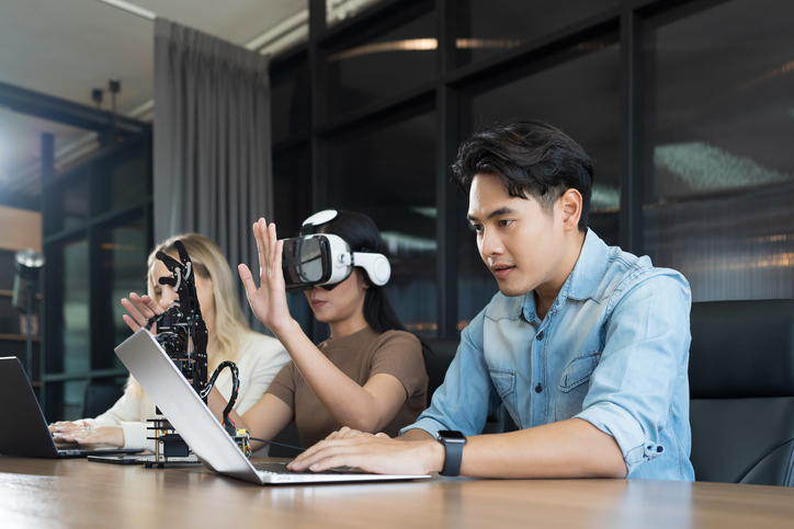 Amplia tu formación tecnológica