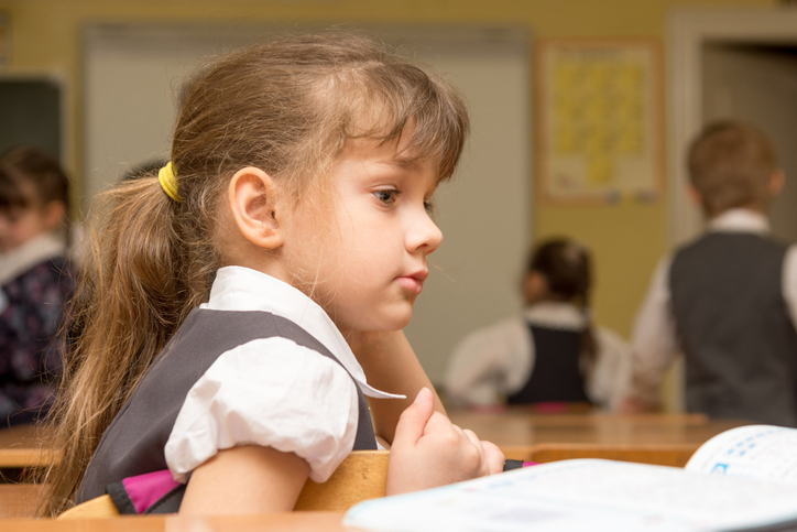 Cómo educar a un niño introvertido