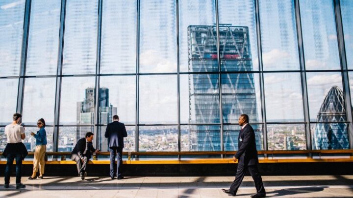 5 maneras útiles de aprender un idioma mientras trabajas