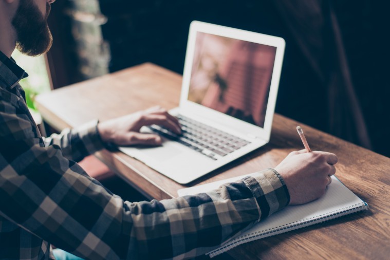 La educación presencial o a distancia La educación presencial o a distancia