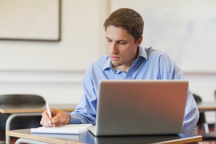 ¿Por qué es conveniente completar tus estudios con un máster?