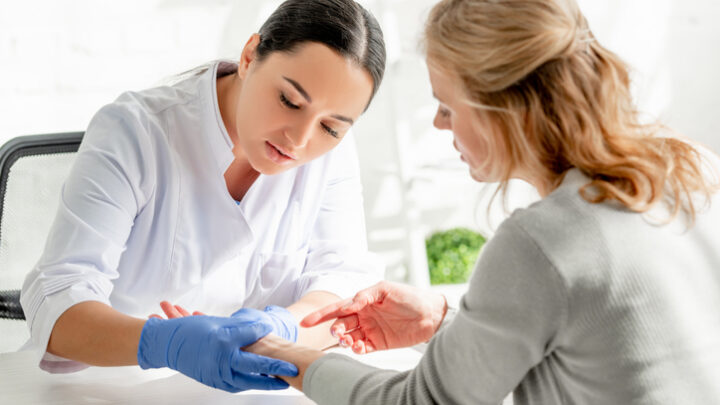 La dermatología necesita profesionales para dar cobertura a la demanda nacional