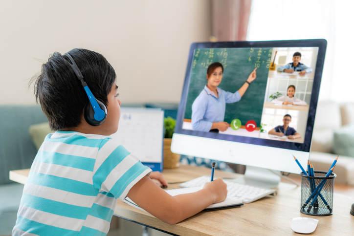 ¿Cómo comenzó la educación a distancia?