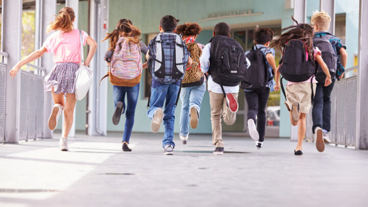 ¿Cómo debe ser la mochila escolar?