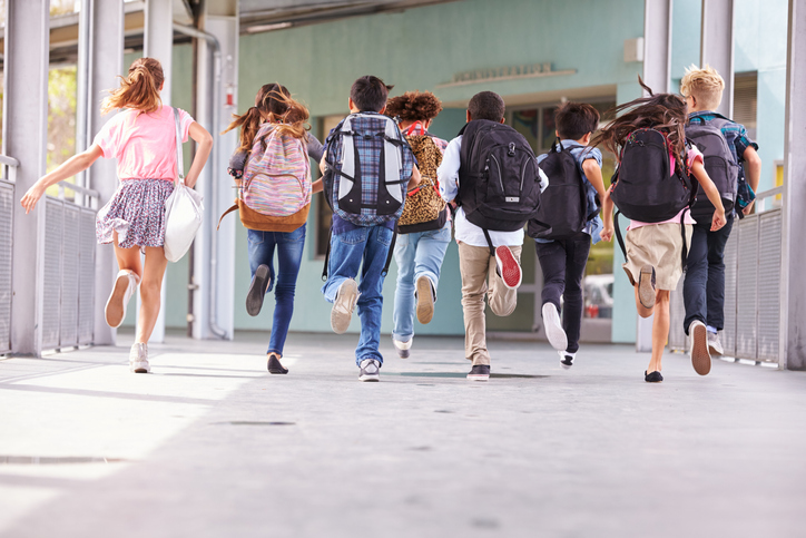 ¿Cómo debe ser la mochila escolar?