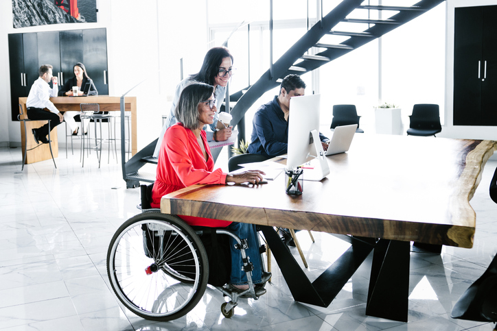 Mejores sectores para desarrollar una carrera profesional para personas con discapacidad
