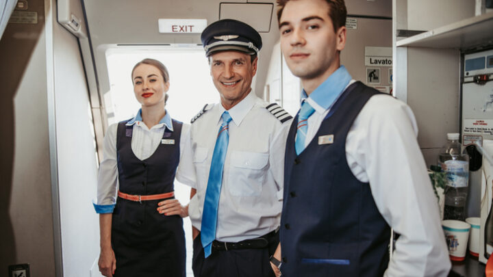 Qué hay que estudiar para ser azafata o azafato de vuelo