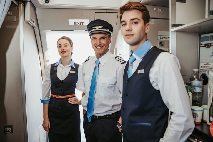 Qué hay que estudiar para ser azafata o azafato de vuelo