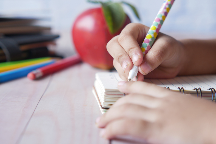 Aprender inglés: Una llave maestra para la prosperidad económica a cualquier edad