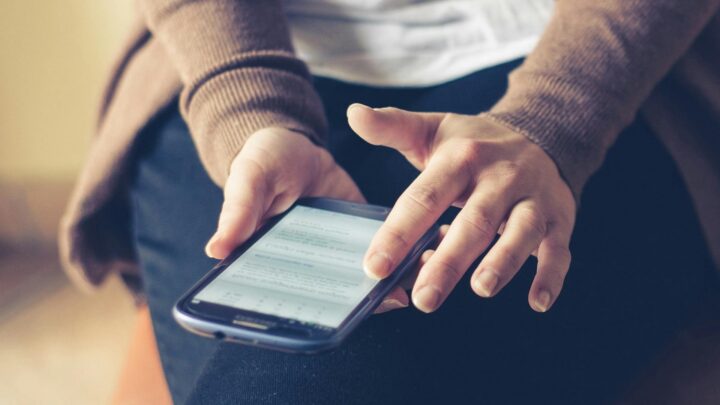 ¿Cómo se le enseña a los estudiantes a usar las redes sociales de forma responsable?