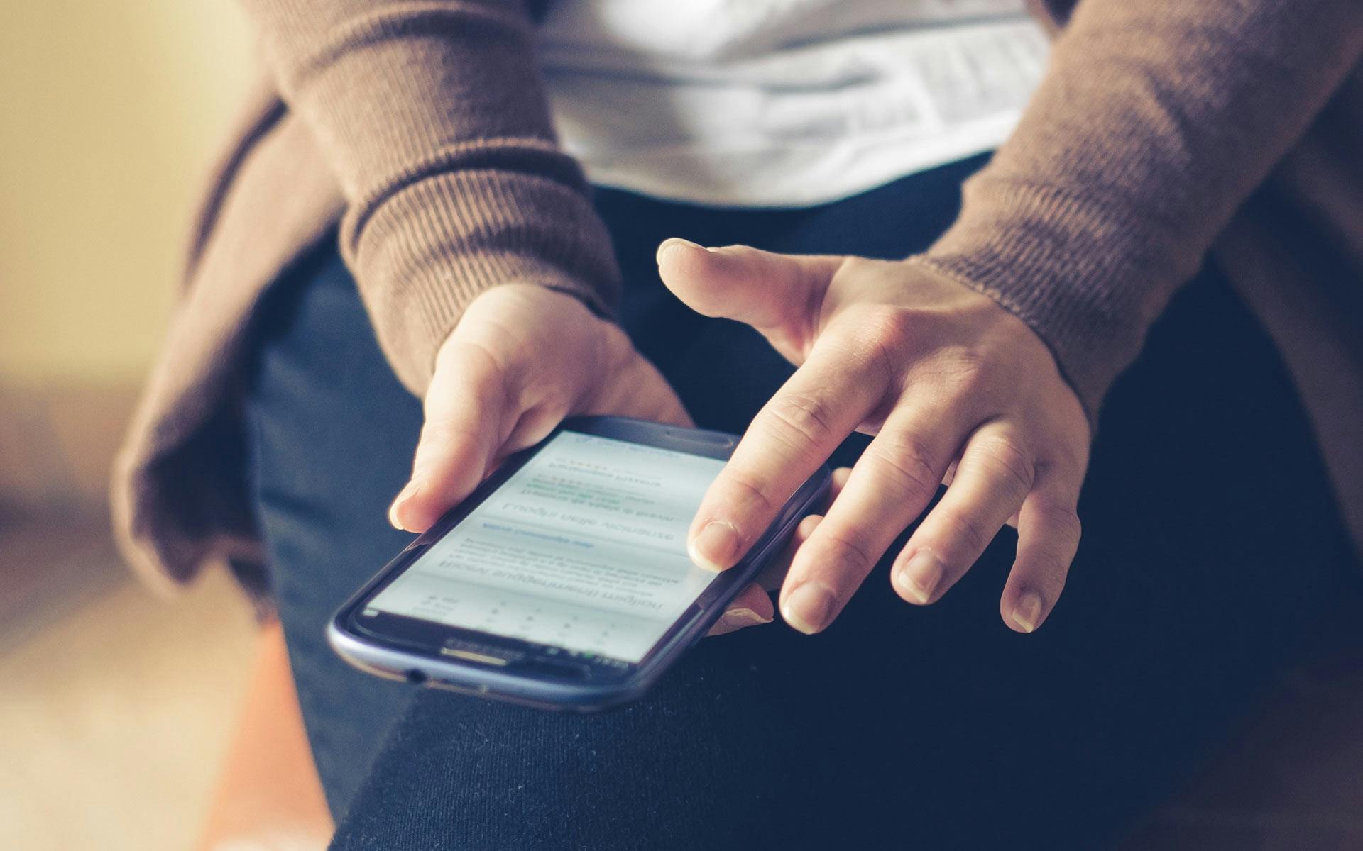 ¿Cómo se le enseña a los estudiantes a usar las redes sociales de forma responsable?