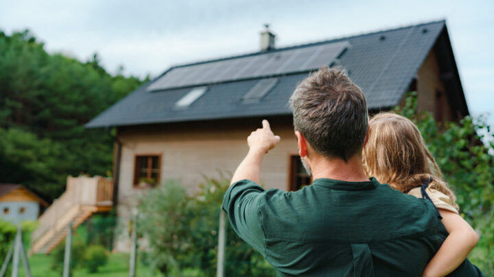 Educar sobre los beneficios de la energía solar y cómo la instalación de paneles solares puede ser una inversión inteligente para el futuro