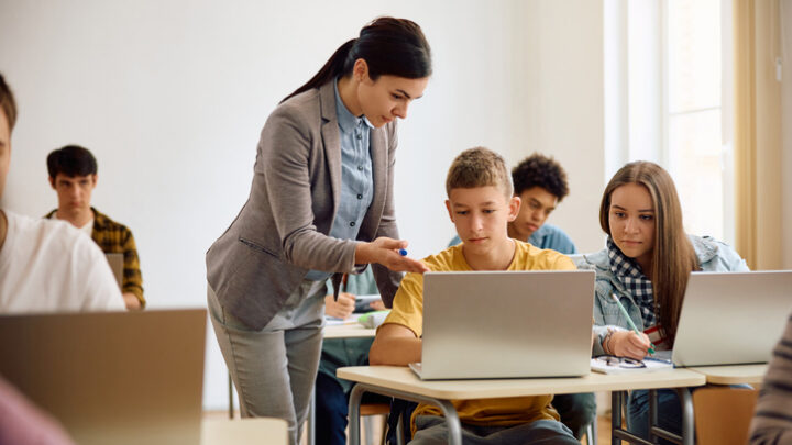 ¿Cuándo necesita tu hijo refuerzo escolar? Señales y beneficios de acudir a una academia