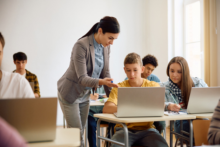 ¿Cuándo necesita tu hijo refuerzo escolar? Señales y beneficios de acudir a una academia