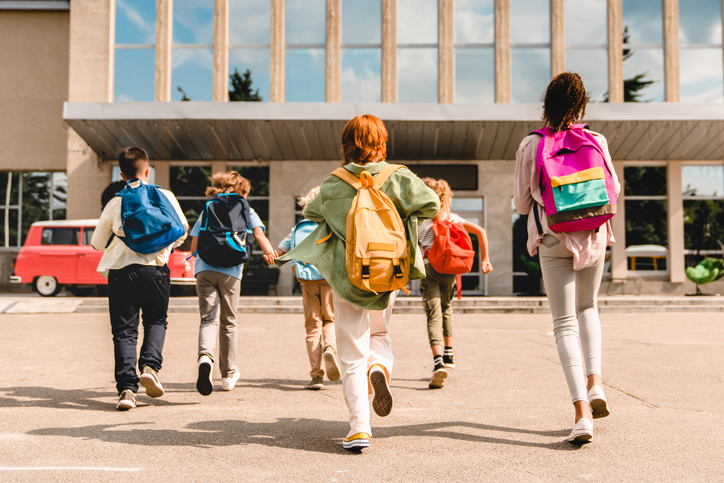 Preparar la vuelta al cole sin perder la cabeza: recursos clave para centros educativos y docentes