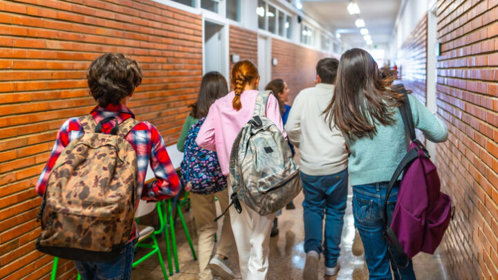 Beneficios y descuentos exclusivos para docentes y colegios este curso